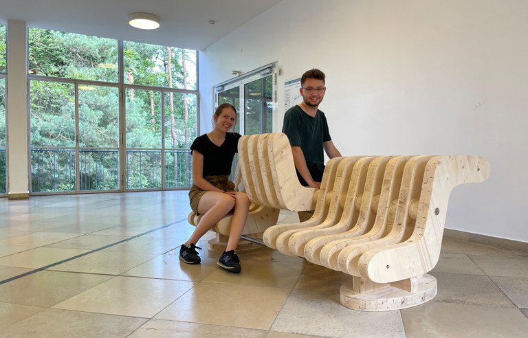 Möbelentwurf Nina Gusenburger und Dominik Diehl_Turning Bench Kopie.jpg